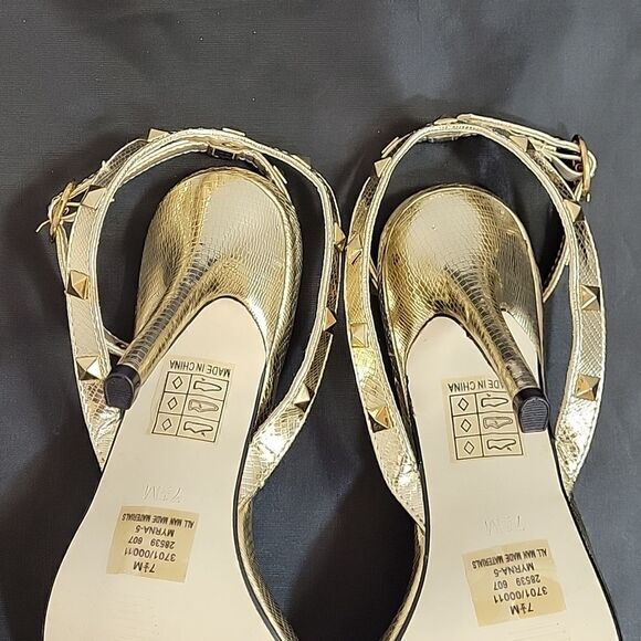 BRAND NEW PIERRE DUMAS GOLD STUDDED ANKLE AND ADJUSTABLE BUCKLE STRAP SANDAL - Picture 8 of 13